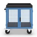 Verkstadsvagn Indra, front och långsidor av stålgaller, utan hyllplan