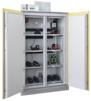 Säkerhetsskåp för batteriförvaring Ava, med brandhämmande system, HxB 2250 x 1212 mm, 4 grenuttag