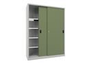 Verkstadsskåp med skjutdörrar Ellinor, höjd 1950 mm, dörrar helt i plåt, BxD 1500 x 500 mm, med skiljevägg och 2 x 4 hyllplan, dörr resedagrön