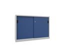 Verkstadsskåp med skjutdörrar Ellinor, höjd 1000 mm, dörrar helt i plåt, BxD 1500 x 600 mm, med skiljevägg och 2 x 2 hyllplan, dörr gentianablå
